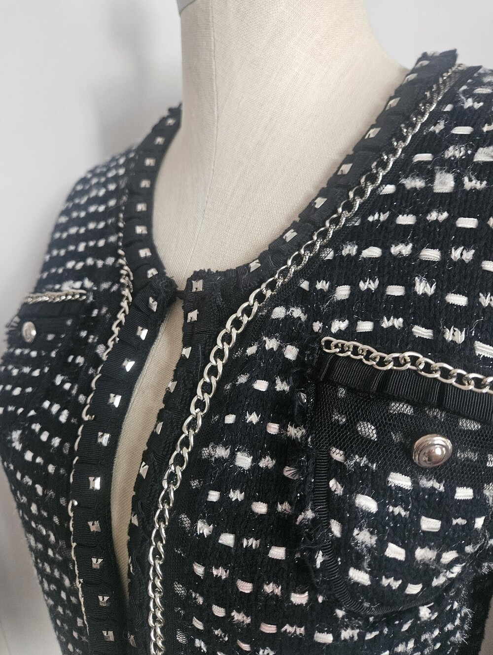WHITE HOUSE BLACK MARKET Tweed Chain-Trim Cardigan Jacket Black & White | SZ M - Picture 6 of 13